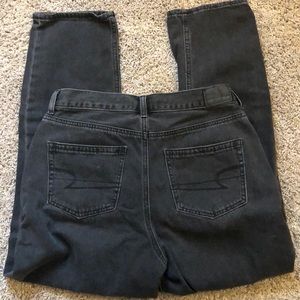 “Mom” style black denim jean